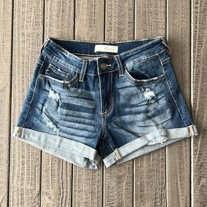NWOT KanCan dark wash jean shorts, size 26